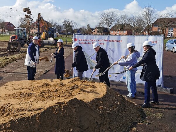 Erster Spatenstich in Gl&uuml;ckstadt Nord